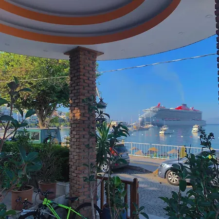 阿肯海滩酒店 3*