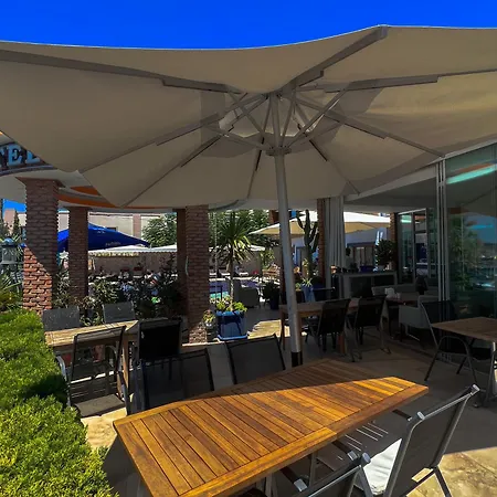 阿肯海滩酒店 3* 博德鲁姆